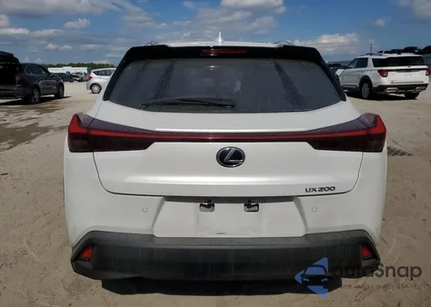 2021 Lexus Ux 200 z USA, uszkodzony, nr VIN JTHX3JBH6M2041272